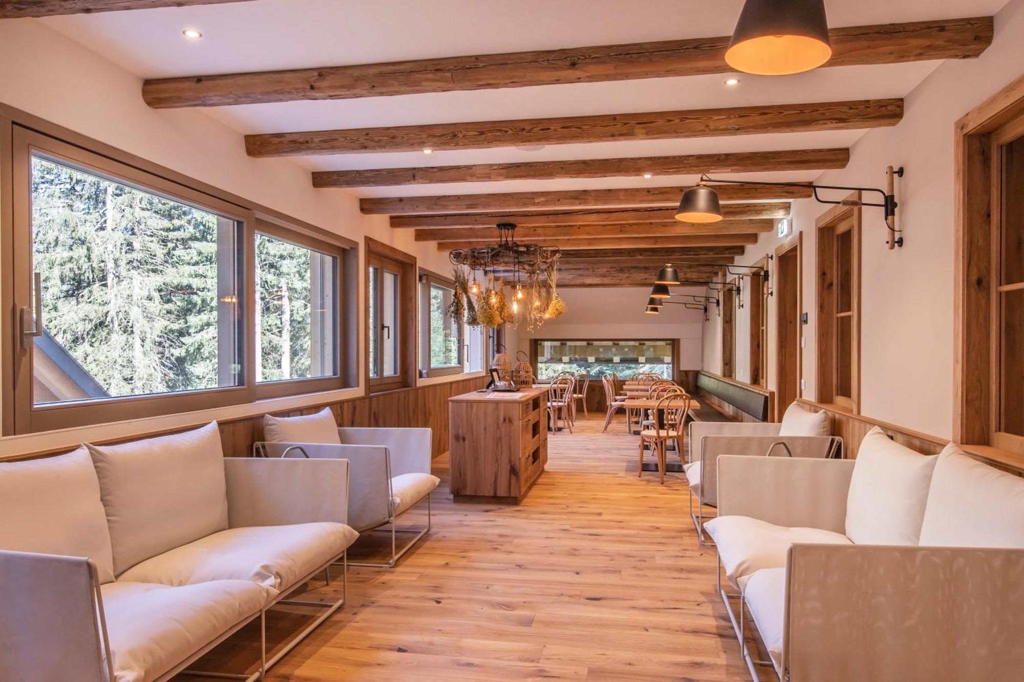 Berghaus Schroecken - Hotel Apartments Spa ภายนอก รูปภาพ